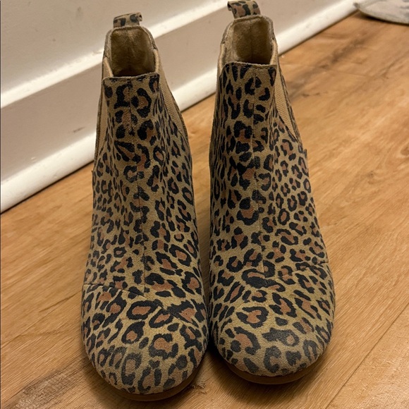 TOMS Leopard Print Wedge Ankle Bootie - Picture 6 of 13